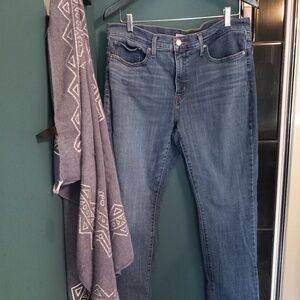 Levi's 312-Shaping Slim Jeans- Women's- W 33